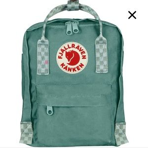 FJALLRAVEN KÅNKEN MINI BACKPACK - frost green with chess pattern (008)